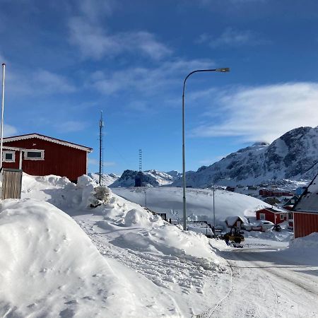Isi4U Apartments, Snowmobile And Dogsled Сисимиут Экстерьер фото